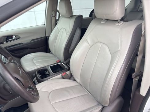 Used 2018 Chrysler Pacifica Touring-L Plus w/ Advanced Safetytec Group image 29