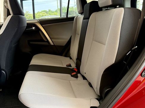 Used 2017 Toyota RAV4 XLE FWD image 17