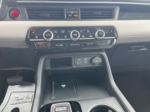 Used 2025 Honda Pilot Touring image 18