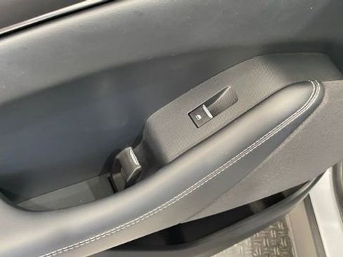 Used 2021 Ford Mustang Mach-E Select image 18