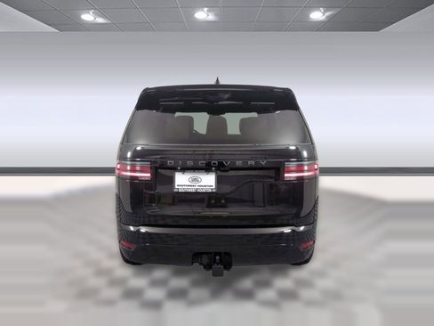 Used 2025 Land Rover Discovery Dynamic SE image 10