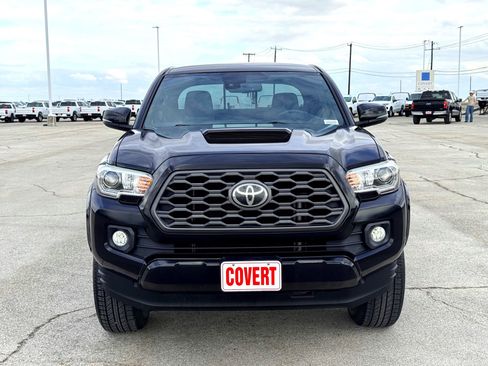 Used 2021 Toyota Tacoma TRD Sport w/ Technology Package image 3