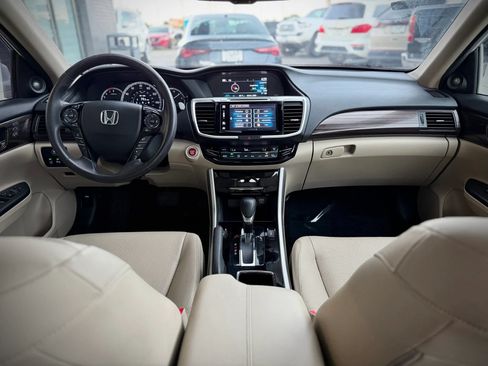 Used 2016 Honda Accord Touring image 9