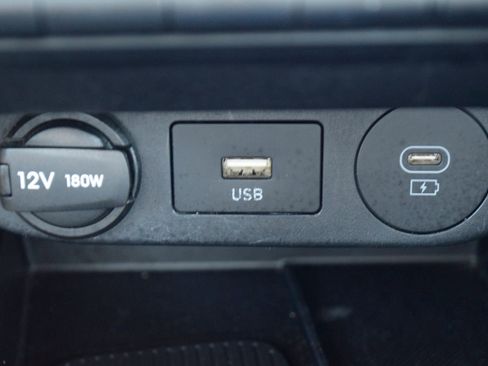 Used 2024 Hyundai Elantra Limited image 18