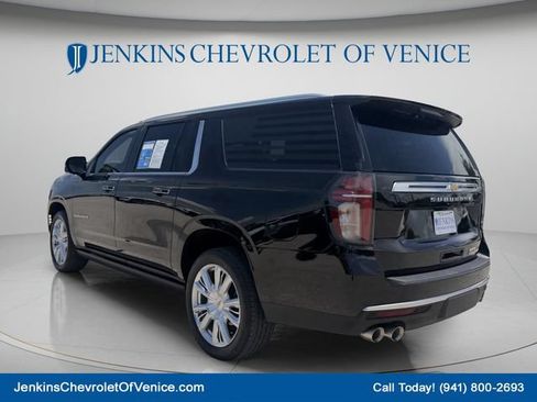 Used 2023 Chevrolet Suburban High Country w/ Premium Package 2 AWD/4WD image 7