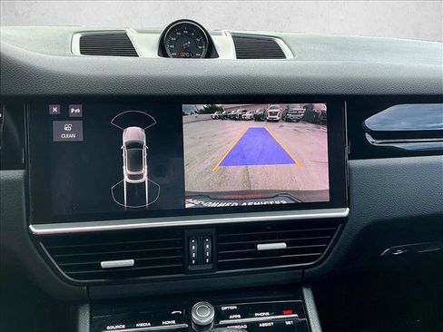 Used 2021 Porsche Cayenne Coupe image 23