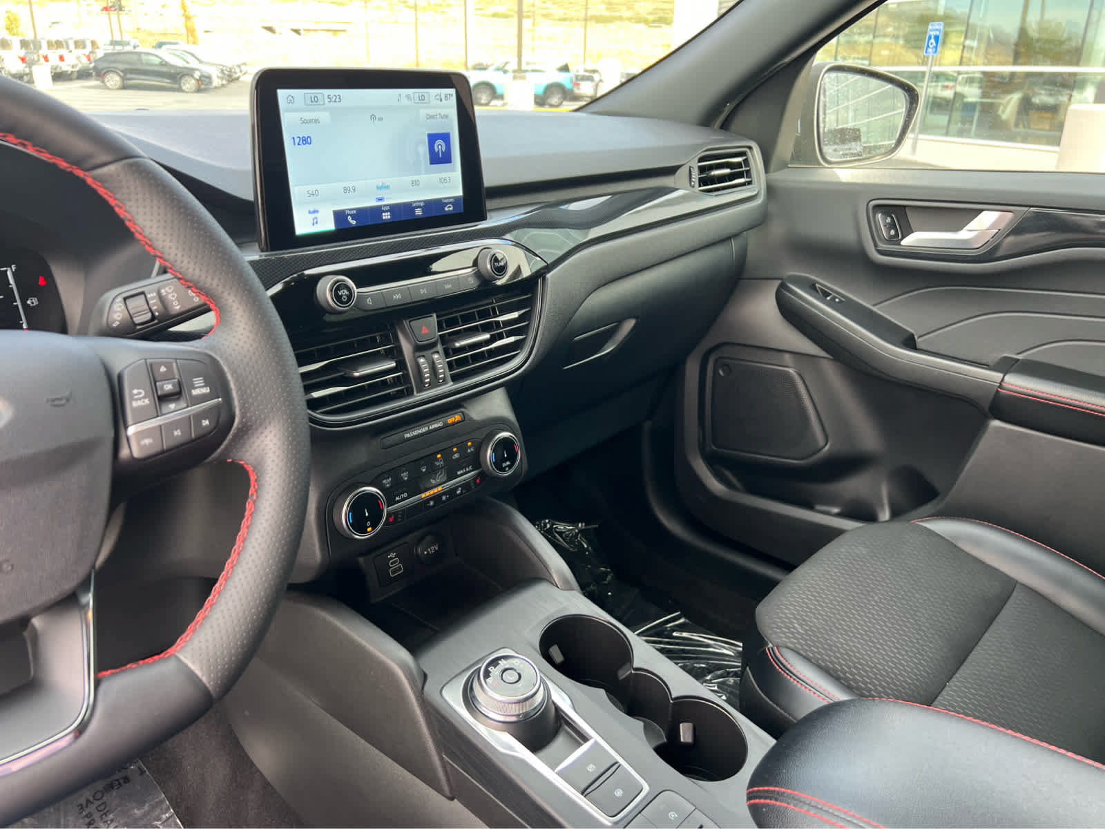 Used 2025 Ford Escape ST-Line Select AWD/4WD image 22