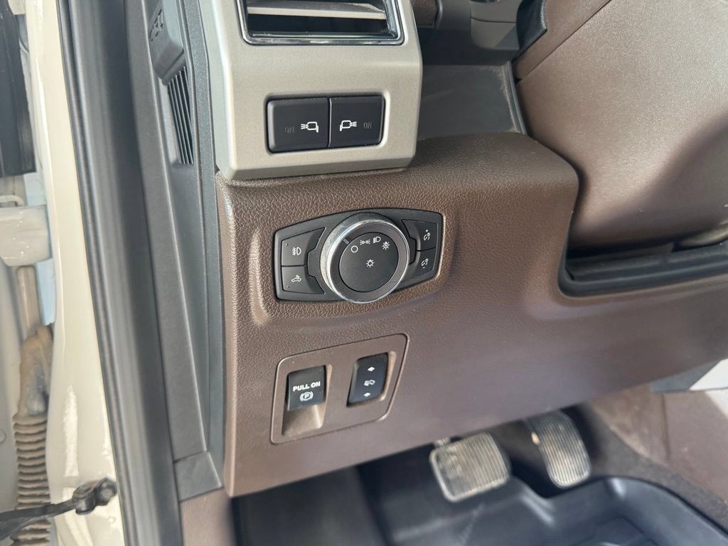 Used 2019 Ford F150 King Ranch w/ Equipment Group 601A Luxury AWD/4WD image 4