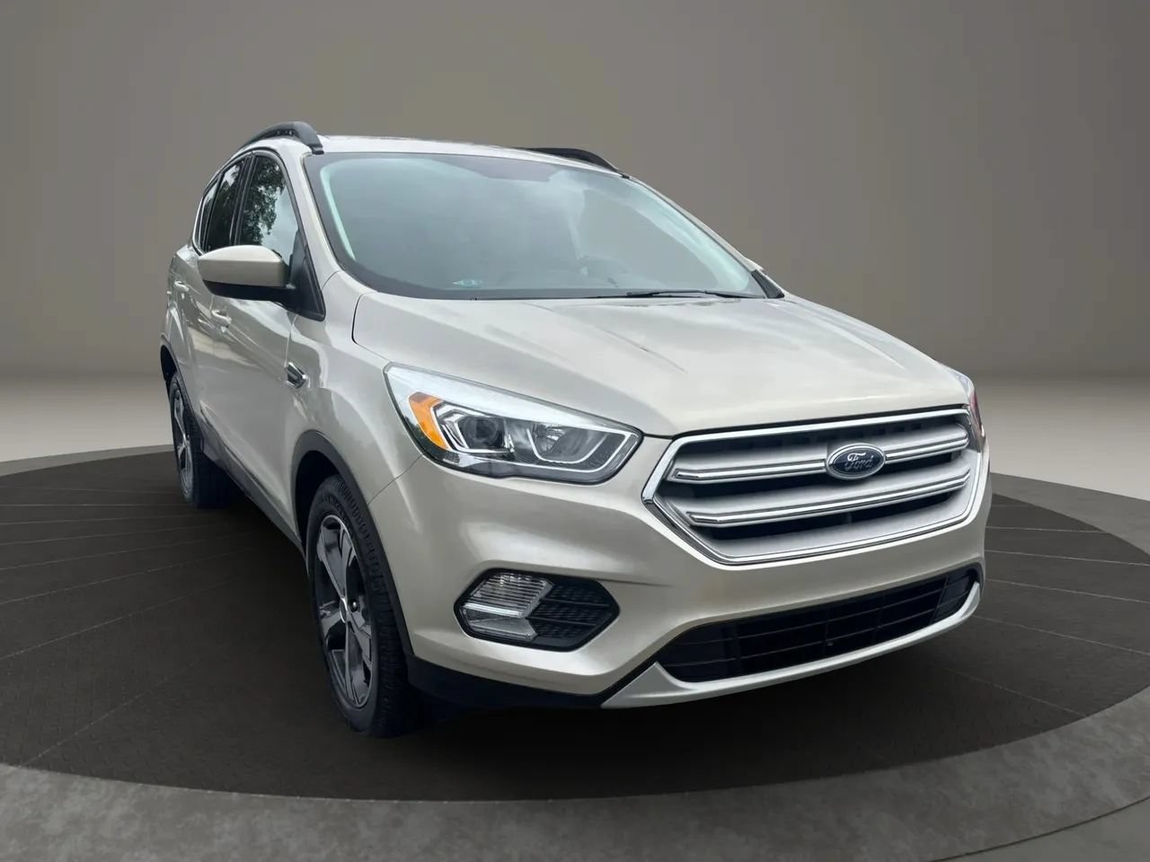 Used 2018 Ford Escape SEL FWD image 1