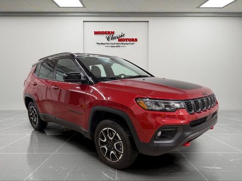 Used 2025 Jeep Compass Trailhawk AWD/4WD image 1