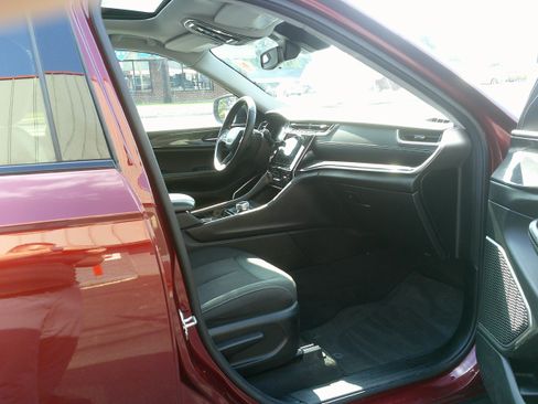 Used 2022 Jeep Grand Cherokee L Laredo w/ Luxury Tech Group I AWD/4WD image 28