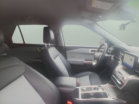 Used 2024 Ford Explorer XLT w/ Equipment Group 202A AWD/4WD image 16