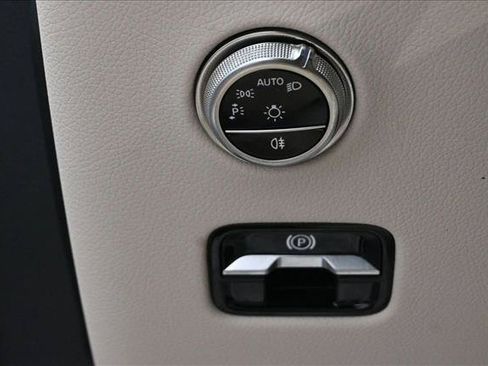 Certified 2025 Mercedes-Benz GLC 300 4MATIC image 10