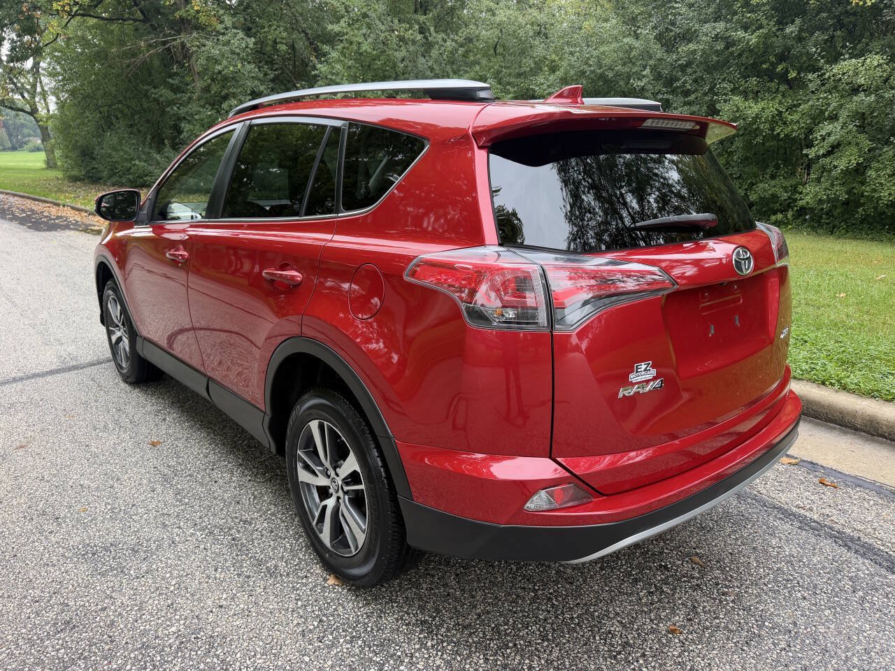 Used 2017 Toyota RAV4 XLE FWD image 3