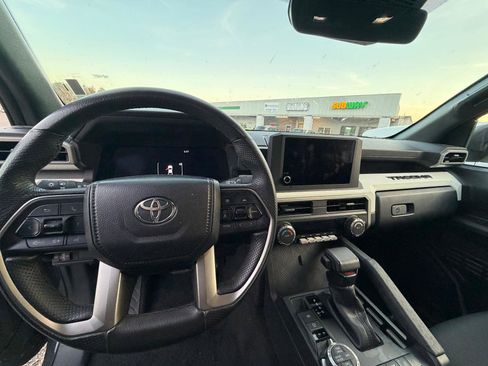 Used 2024 Toyota Tacoma TRD Sport image 9