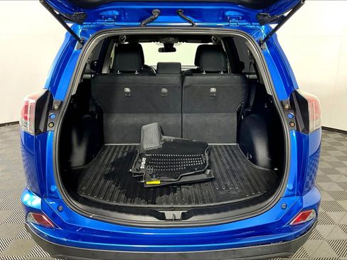 Used 2018 Toyota RAV4 LE w/ All Weather Liner Package FWD image 35