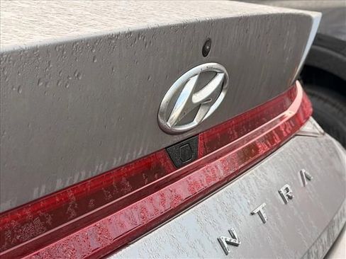 Used 2023 Hyundai Elantra SEL image 12