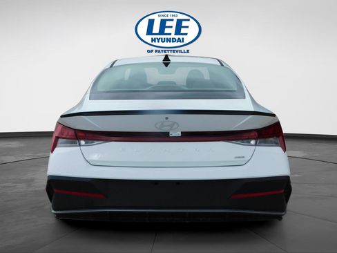 New 2025 Hyundai Elantra SEL image 4