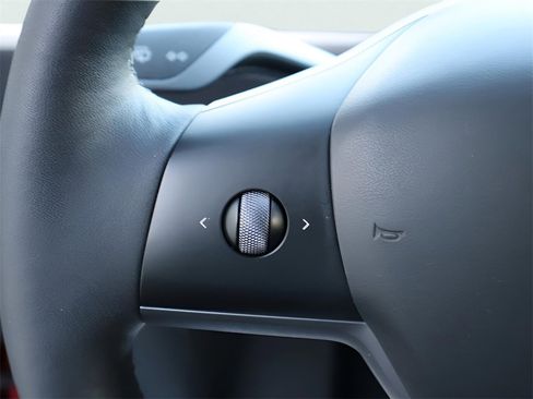 Used 2023 Tesla Model Y Long Range image 21