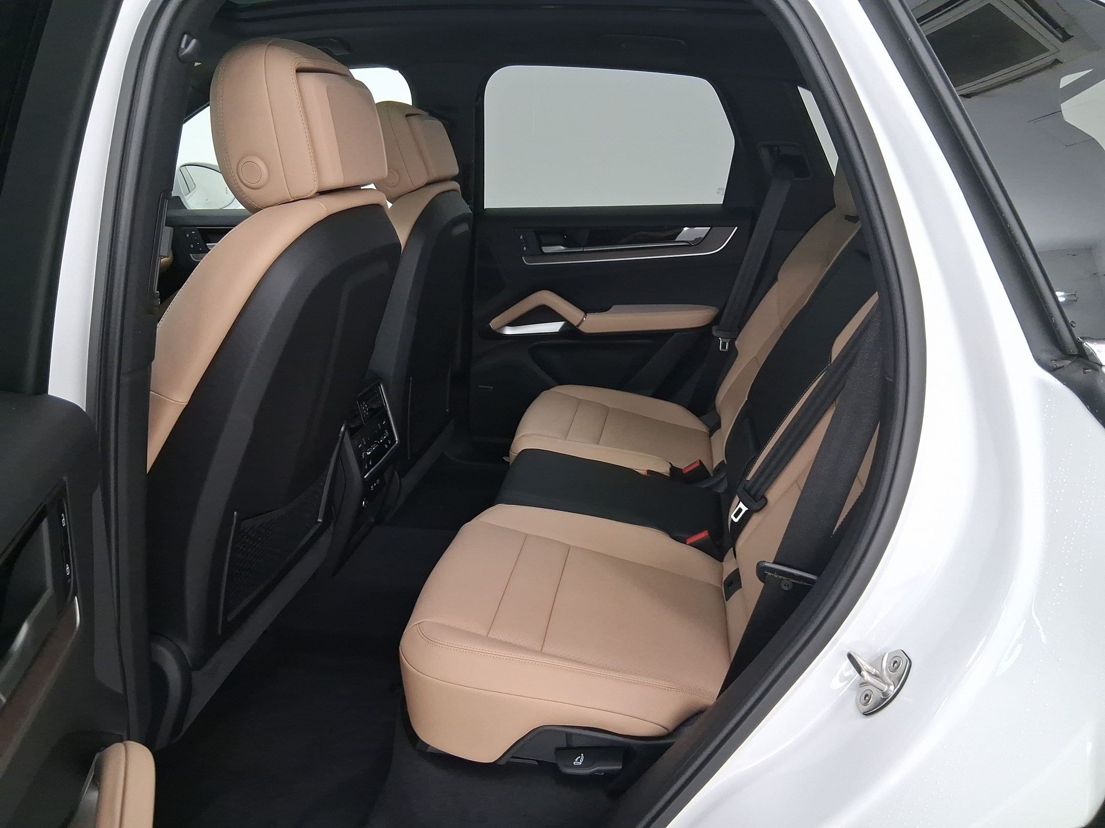 Used 2026 Porsche Cayenne AWD/4WD image 12