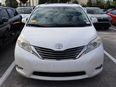 Used 2012 Toyota Sienna XLE FWD image 5