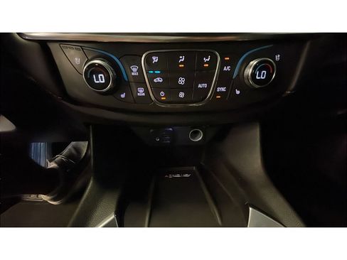Used 2021 Chevrolet Traverse Premier AWD/4WD image 14
