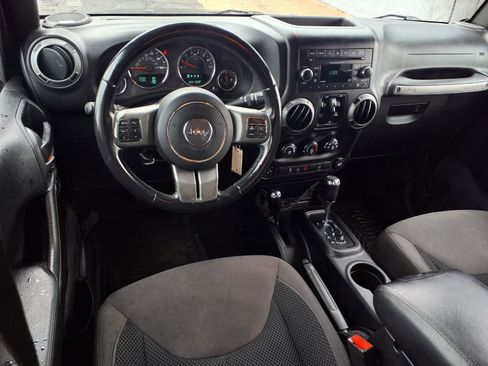Used 2017 Jeep Wrangler Unlimited Sport AWD/4WD image 9
