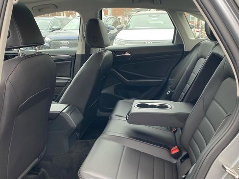 Certified 2024 Volkswagen Jetta SE w/ Panoramic Sunroof Package image 19