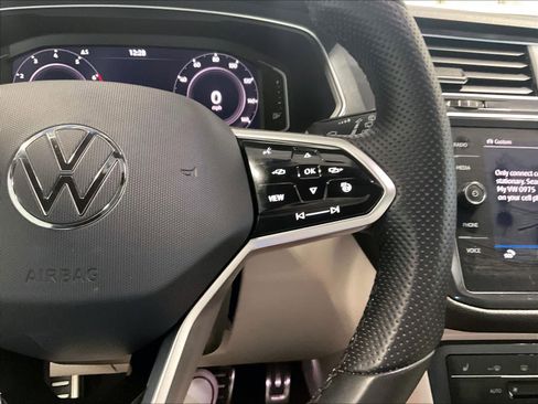 Used 2022 Volkswagen Tiguan SEL R-Line image 24