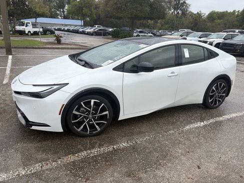 Used 2024 Toyota Prius Prime XSE Premium image 2