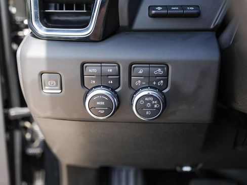 Used 2024 GMC Sierra 2500 Denali w/ Technology Package AWD/4WD image 18
