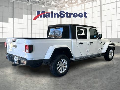 Used 2023 Jeep Gladiator Sport image 5