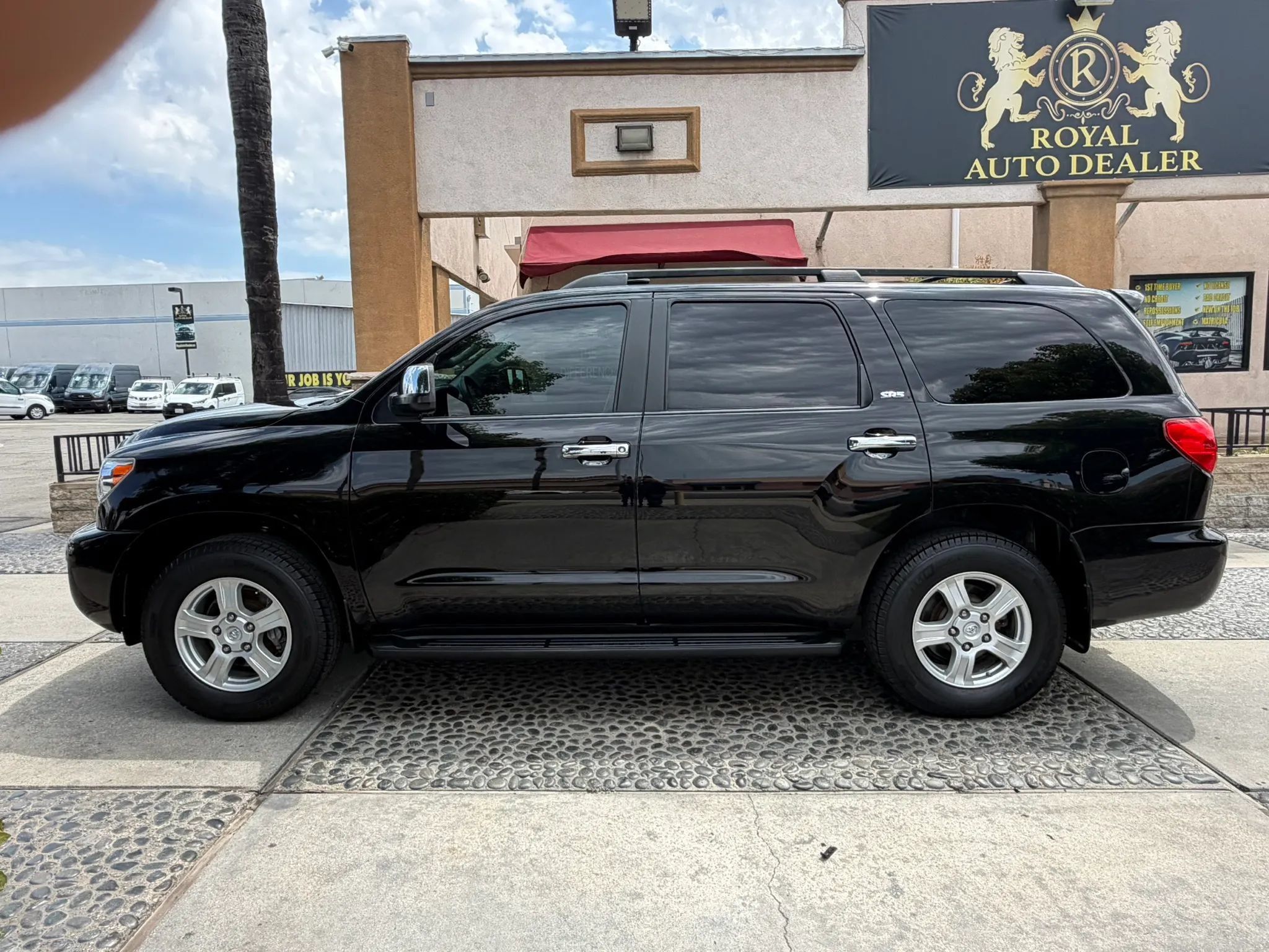 Used 2016 Toyota Sequoia SR5 w/ Premium Package RWD image 8
