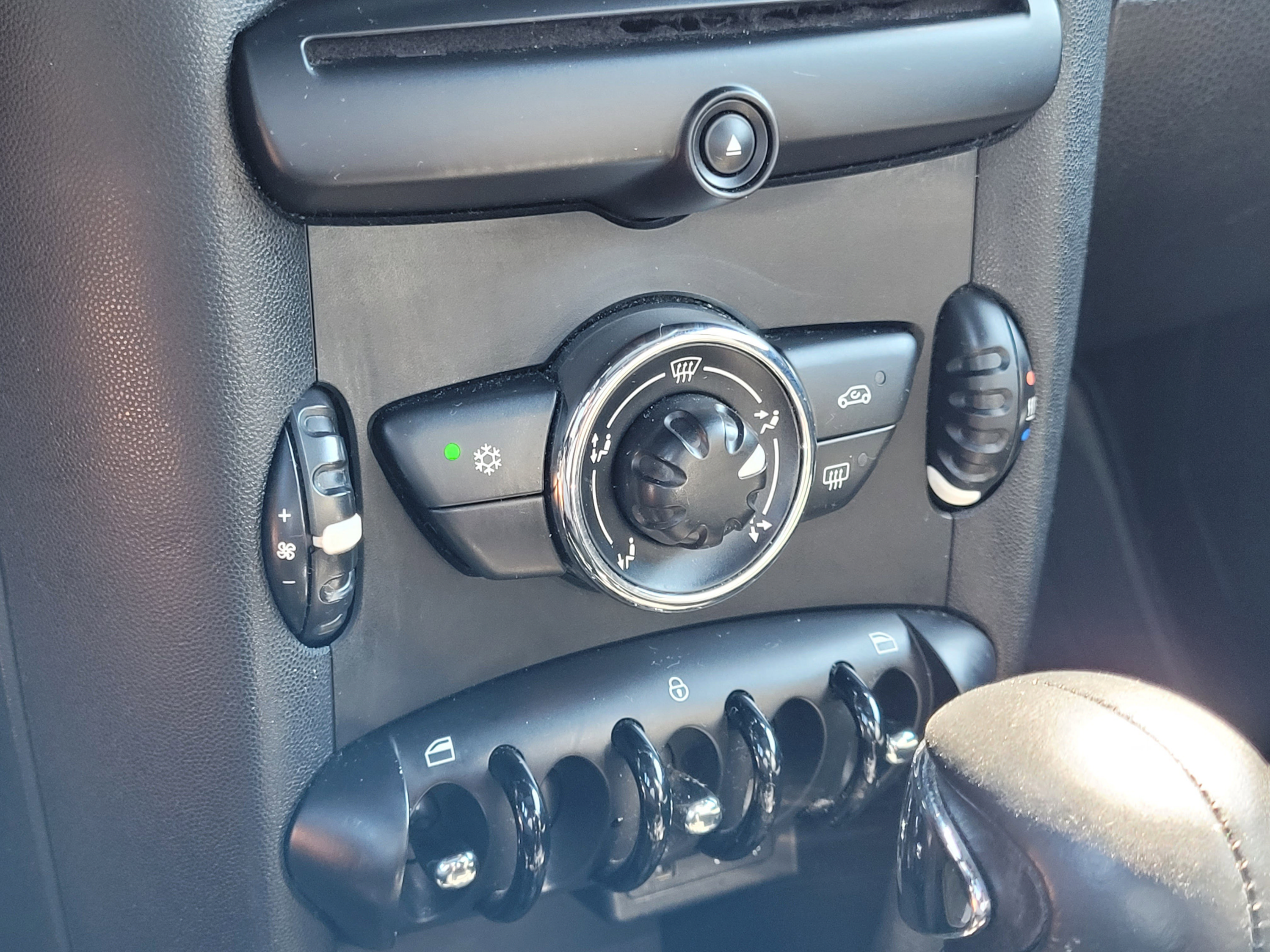 Used 2011 MINI Cooper Hardtop FWD image 21