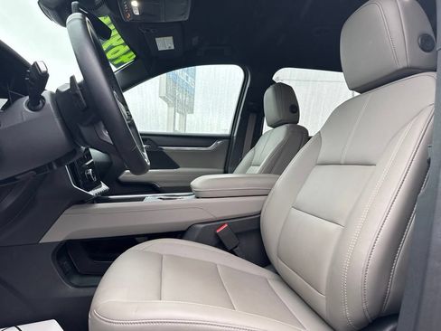 Used 2026 GMC Acadia Elevation w/ Elevation Premium Package AWD/4WD image 19