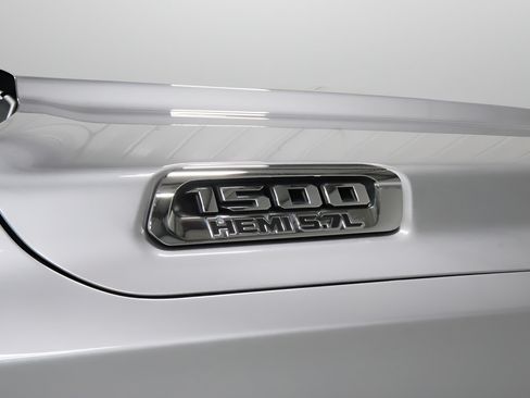 Used 2019 RAM 1500 Laramie AWD/4WD image 30