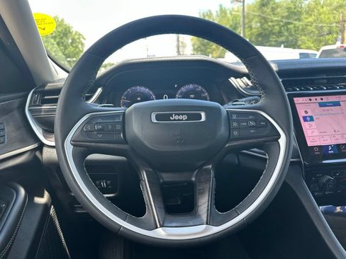 Used 2023 Jeep Grand Cherokee Limited w/ Black Appearance Package AWD/4WD image 20