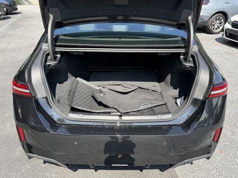 Certified 2025 BMW i5 xDrive40 w/ M Sport Package AWD/4WD image 7