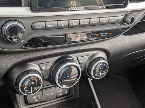 Used 2025 Hyundai Venue Limited image 22