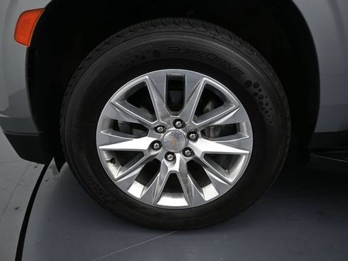 Used 2024 Chevrolet Suburban Premier AWD/4WD image 9