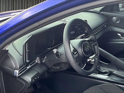 Used 2023 Hyundai Elantra SEL w/ Cargo Package image 13