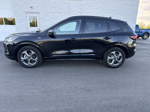 Used 2023 Ford Escape ST-Line AWD/4WD image 3