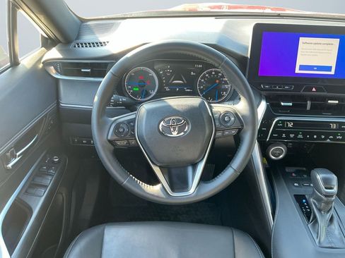 Used 2023 Toyota Venza Nightshade image 13