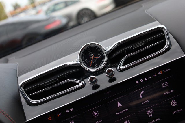Used 2023 Bentley Bentayga AWD/4WD image 33