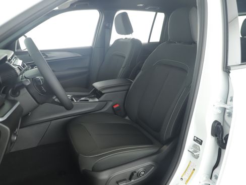 New 2025 Jeep Grand Cherokee Laredo w/ MOPAR Finishing Package image 11