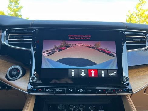 Used 2022 Jeep Grand Wagoneer Series III w/ Rear Seat Video Group 1 AWD/4WD image 22