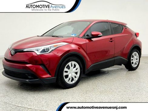 Used 2019 Toyota C-HR LE FWD image 1