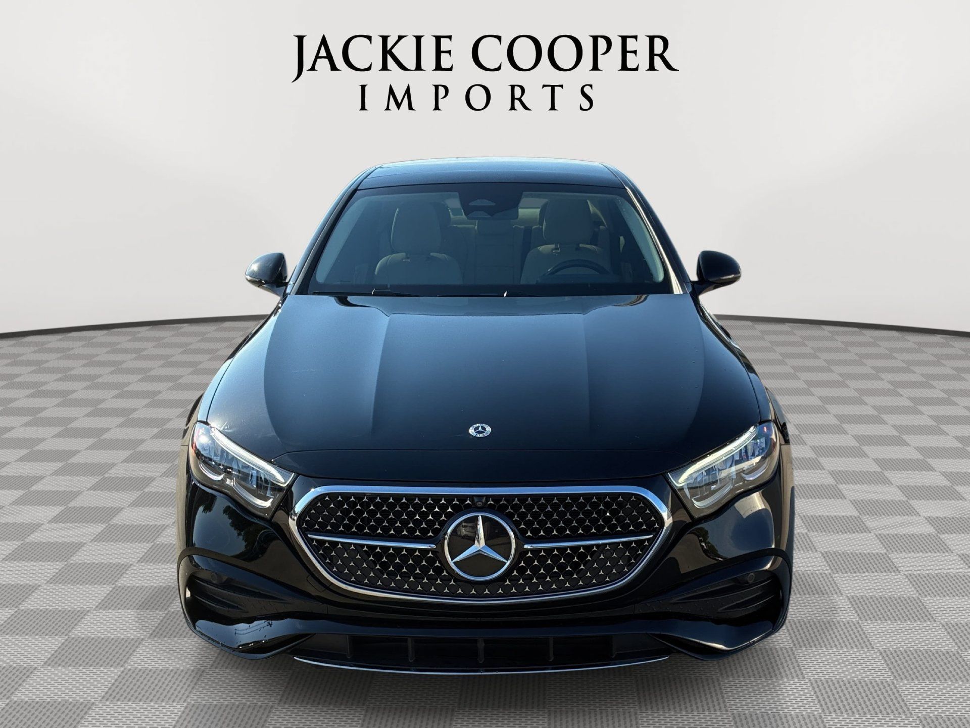 Used 2024 Mercedes-Benz E 350 4MATIC Sedan image 2