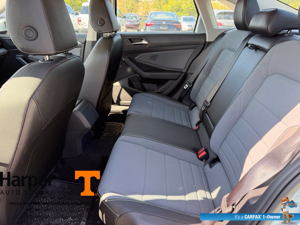 Used 2025 Volkswagen Jetta SE w/ Sunroof Package FWD image 10