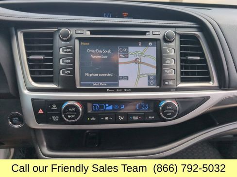 Used 2017 Toyota Highlander SE w/ Carpet Mat Package AWD/4WD image 20